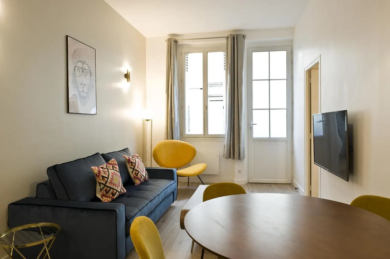 Pick A Flat - Rue De Navarin Apartment / Place Saint Georges Paris